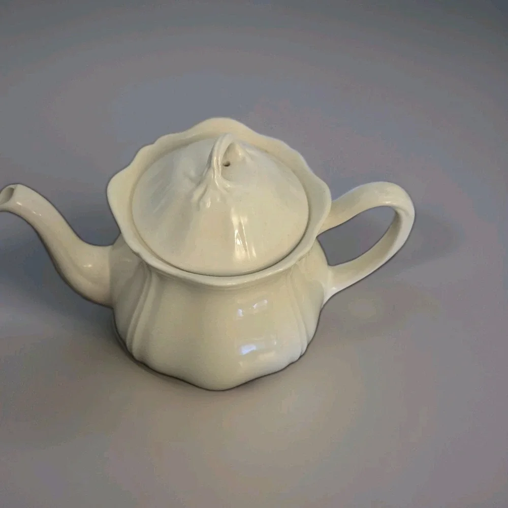 Vintage Wedgewood Queens Shape Plain Creamware Teapot Etruria Barlaston England